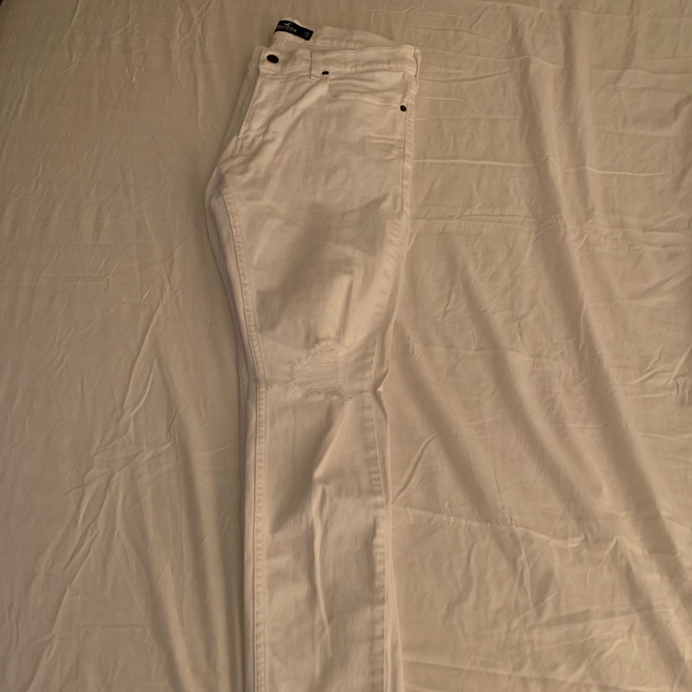 White Hollister skinny jeans with rips